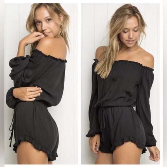 Brandy Melville Gabriella Long Sleeve Ruffle Romper One Size Fits Most - Picture 1 of 10